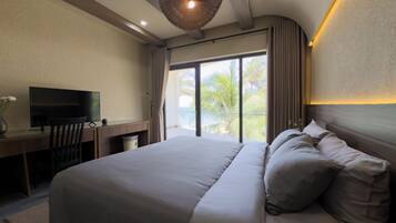 Deluxe Double Room, Balcony, Beach View | Beach/ocean view