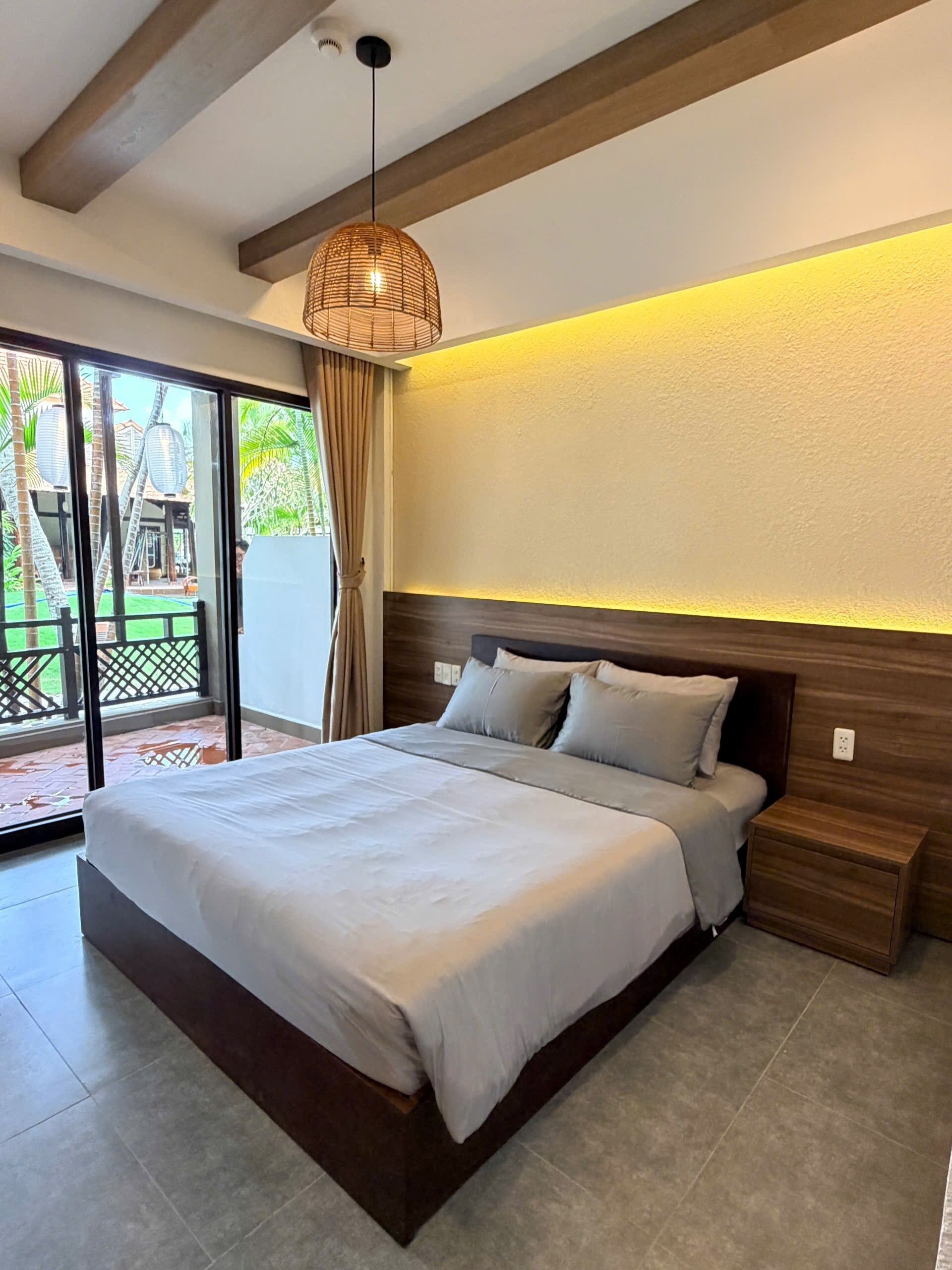 Kamar Double Superior, balkon, pemandangan kebun | Brankas, meja kerja, tirai kedap cahaya, dan kedap suara
