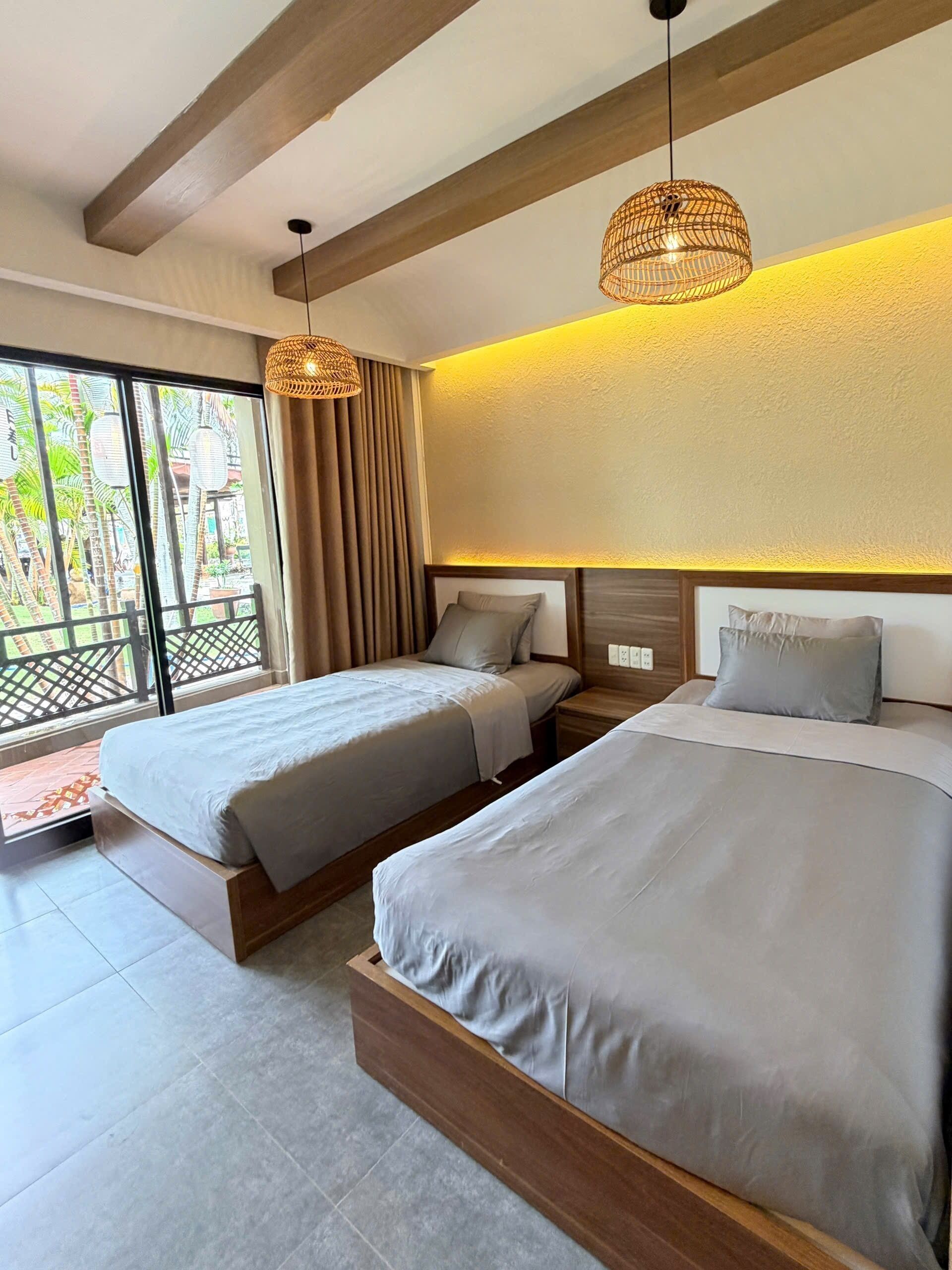 Kamar Double atau Twin Superior, balkon, pemandangan kebun | Brankas, meja kerja, tirai kedap cahaya, dan kedap suara