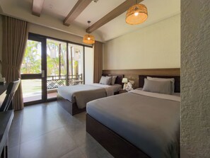 Kamar Double atau Twin Superior, balkon, pemandangan kebun | Brankas, meja kerja, tirai kedap cahaya, dan kedap suara