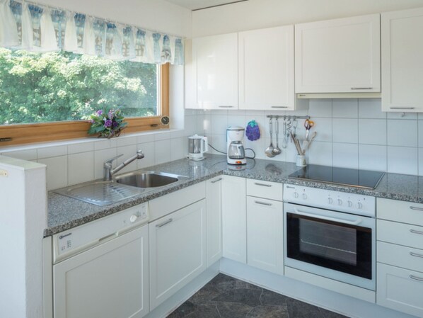 Fridge, microwave, oven, dishwasher - Capol-Garten, (Flims Dorf), 2567 by Interhome (Flims)