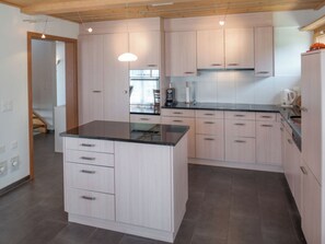 Kühlschrank, Geschirrspüler, Kochgeschirr/Geschirr/Besteck