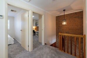 Room - Highfield Stay | 2BR Home Near CBD & Burnside Village (Saint Georges)