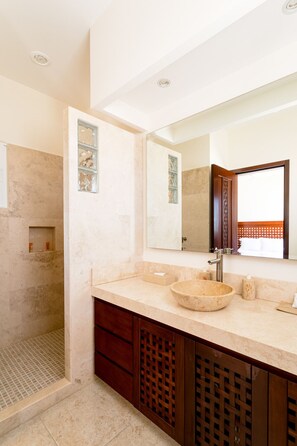 Bathroom - Beautiful top floor Two Bedroom Oceanview (Bajos de Chila)
