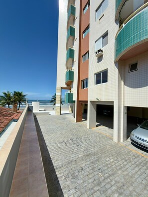 Exterior - Apartment facing the sea - pool - hammock - beach view (Mongaguá)
