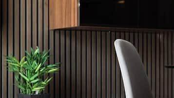 Apartment, Private Bathroom, City View | Interior