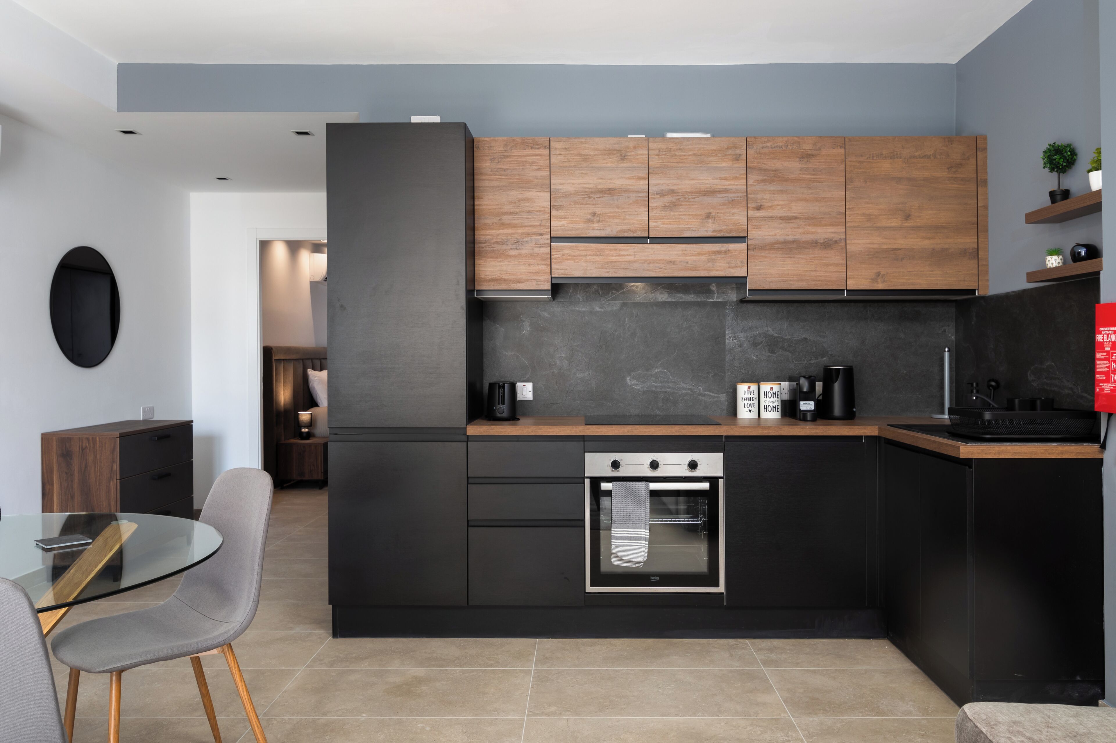 Apartment, 1 Double Bed with Sofa bed, Private Bathroom, City View | Private kitchen | Toaster