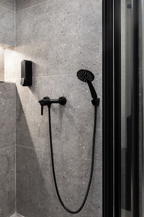 Apartment, Private Bathroom, City View | Bathroom