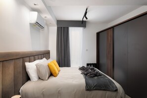 Appartement, 1 tweepersoonsbed met slaapbank, airconditioning, uitzicht op de stad | Verduisterende gordijnen, een strijkplank/strijkijzer, gratis wifi