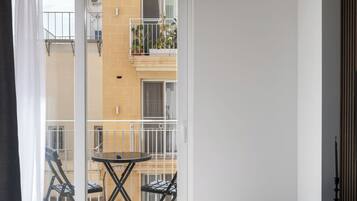 Apartamento, 1 cama de casal e sofá-cama, banheiro privativo, vista para a cidade | Vista para a cidade