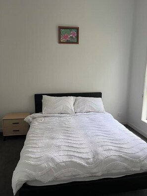 Room - Bundoora unihill 3 beds house (Bundoora)