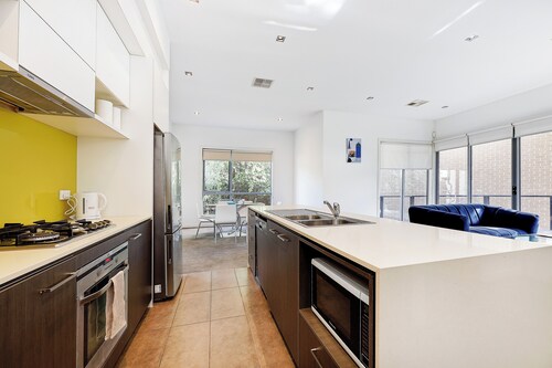 Bundoora unihill 3 beds house