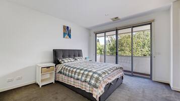 Iron/ironing board, internet, bed sheets