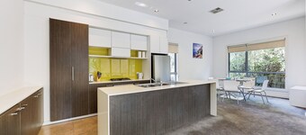 Bundoora unihill 3 beds house