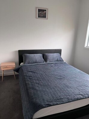 Room - Bundoora unihill 3 beds house (Bundoora)