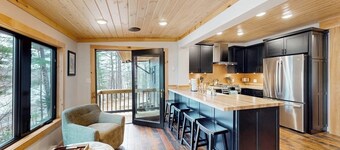 Modern home w/ outdoor patio, screened in porch, balcony & peaceful river views