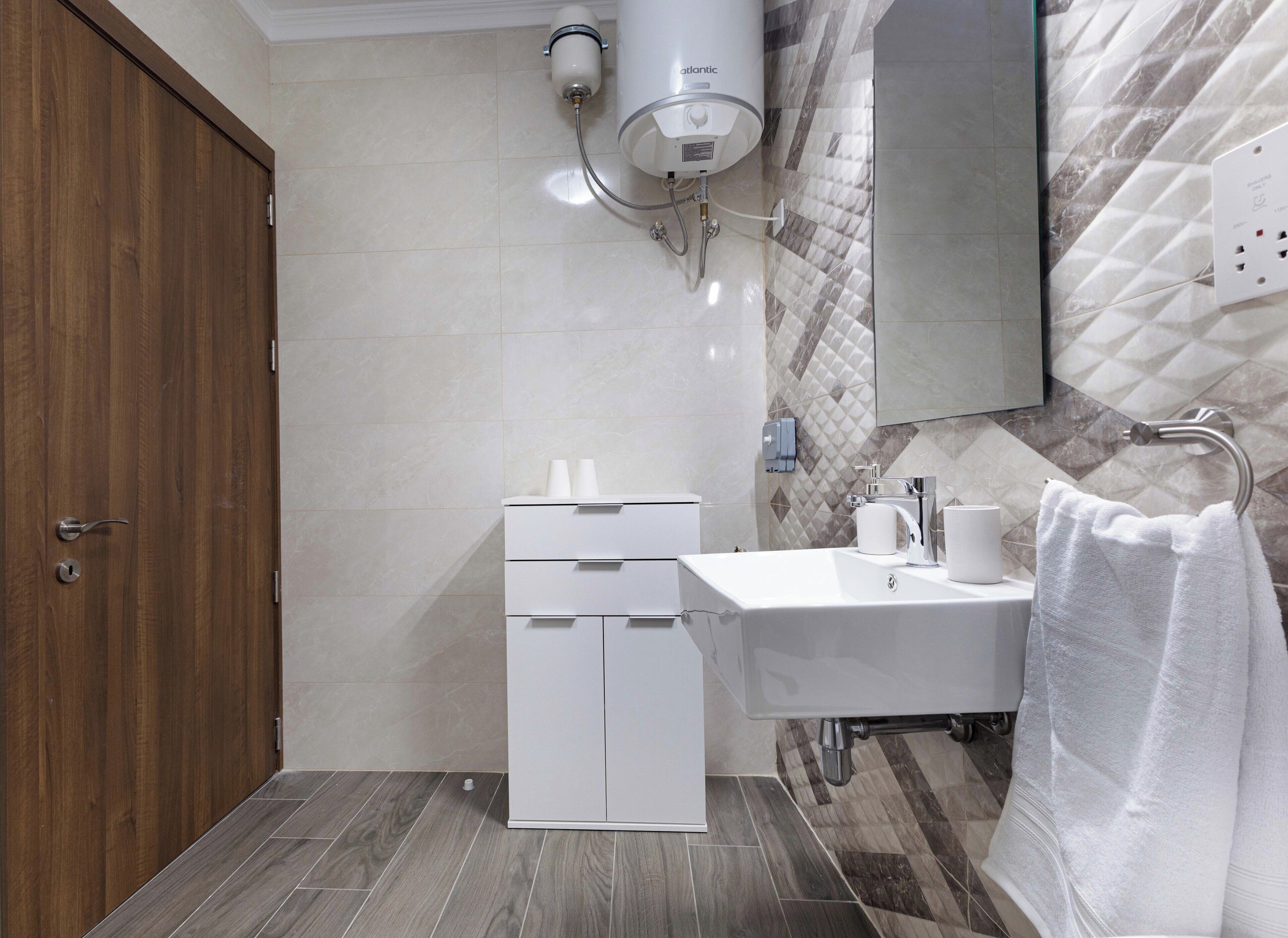 Apartment, Küche, Stadtblick | Badezimmer