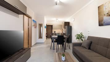 Apartment, Kitchen, City View | Living area