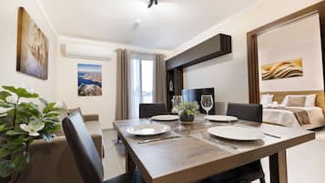 Apartment, Kitchen, City View | Dining