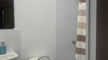 Basic Double Room, 1 Double Bed | Bathroom