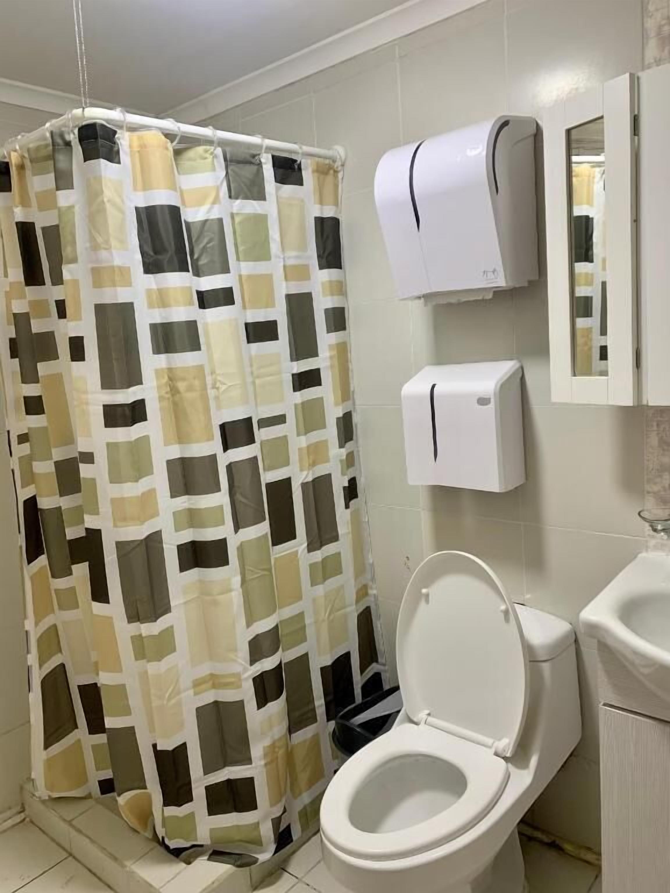 Quarto família, vista para o pátio | Banheiro