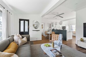 TV - Saltbush House (Sanctuary Point)