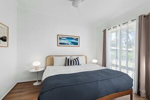 3 bedrooms, iron/ironing board, WiFi, bed sheets - Saltbush House (Sanctuary Point)