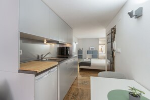 Coffee/tea maker, cookware/dishes/utensils - Santos Studio by Homing (Lisbon)
