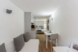 Living area - Santos Studio by Homing (Lisbon)
