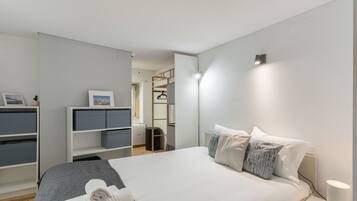 1 bedroom, bed sheets