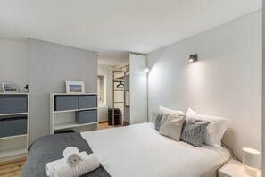 1 bedroom, bed sheets - Santos Studio by Homing (Lisbon)