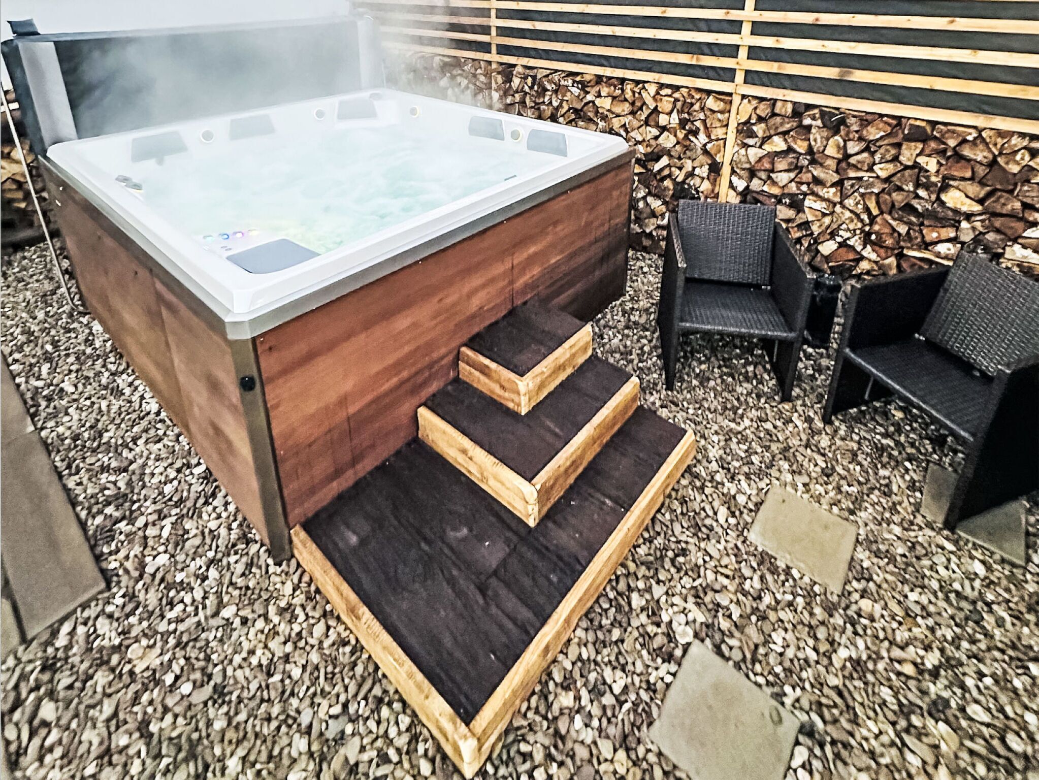 Outdoor spa tub
