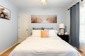 3 bedrooms, desk, iron/ironing board, free WiFi - Spacious Sneville 3BD Home w/ Home Office proximity to Atlanta (Snellville)