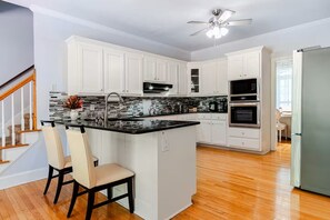 Fridge, microwave, oven, stovetop - Spacious Sneville 3BD Home w/ Home Office proximity to Atlanta (Snellville)