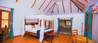 Stunning 10-bedroom lodge, ideally situated outside Tarangire National Park.