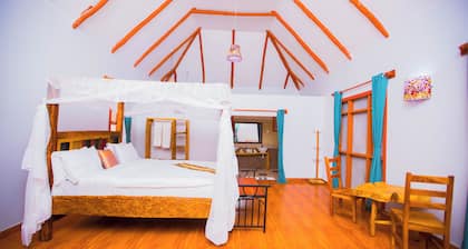 Stunning 10-bedroom lodge, ideally situated outside Tarangire National Park.