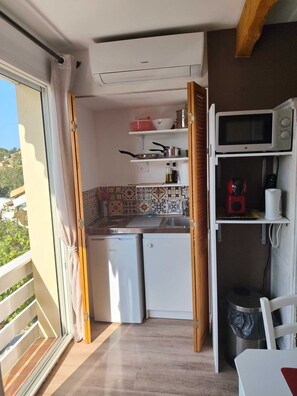 Private kitchen - Vrbo Property (Portiragnes)