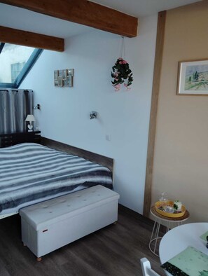 Room - Vrbo Property (Portiragnes)