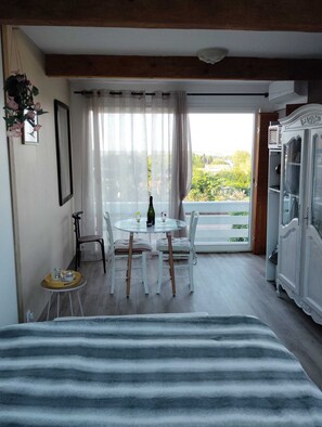 Room - Vrbo Property (Portiragnes)