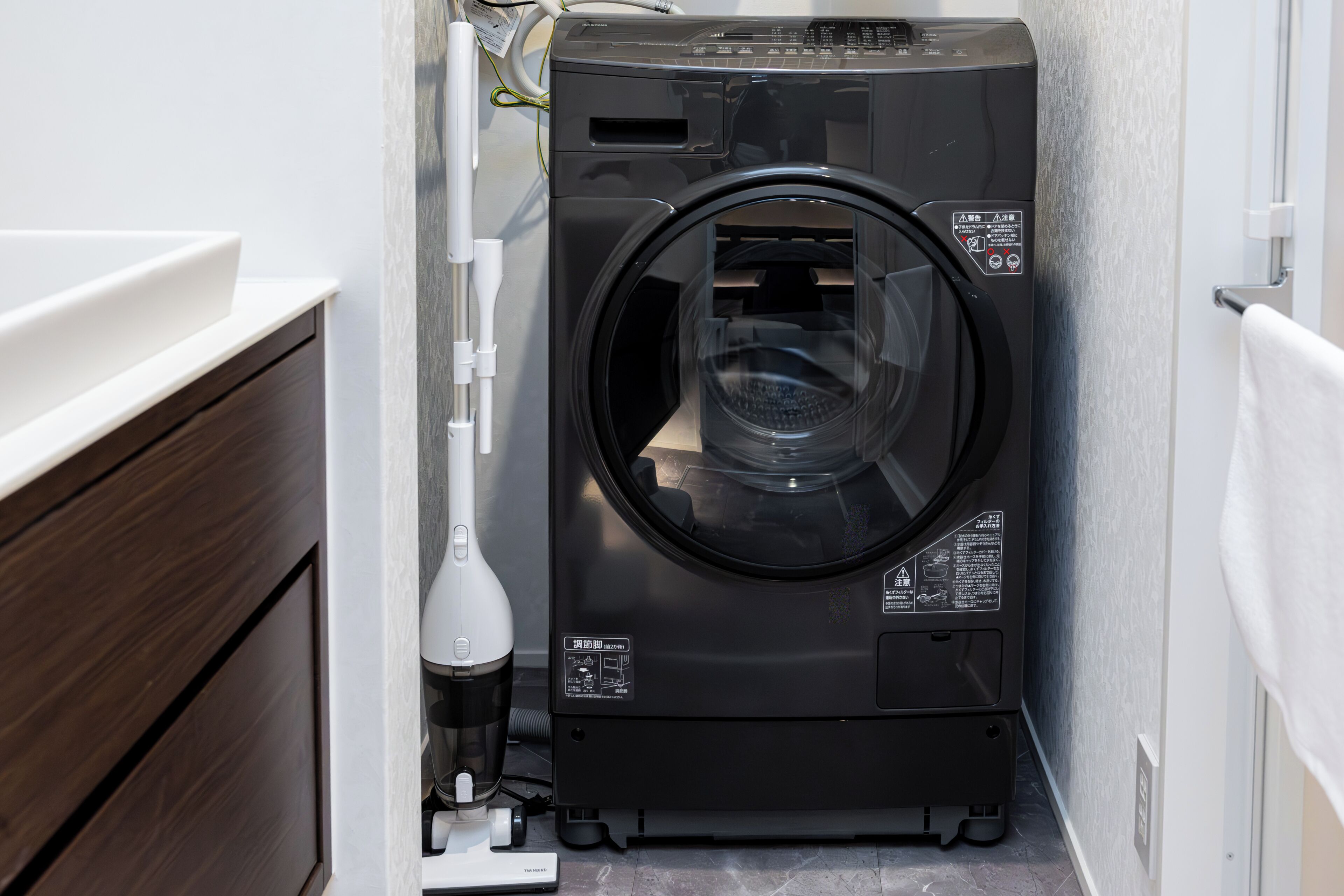 Studio | Bathroom | Combined shower/tub, hair dryer, slippers, bidet