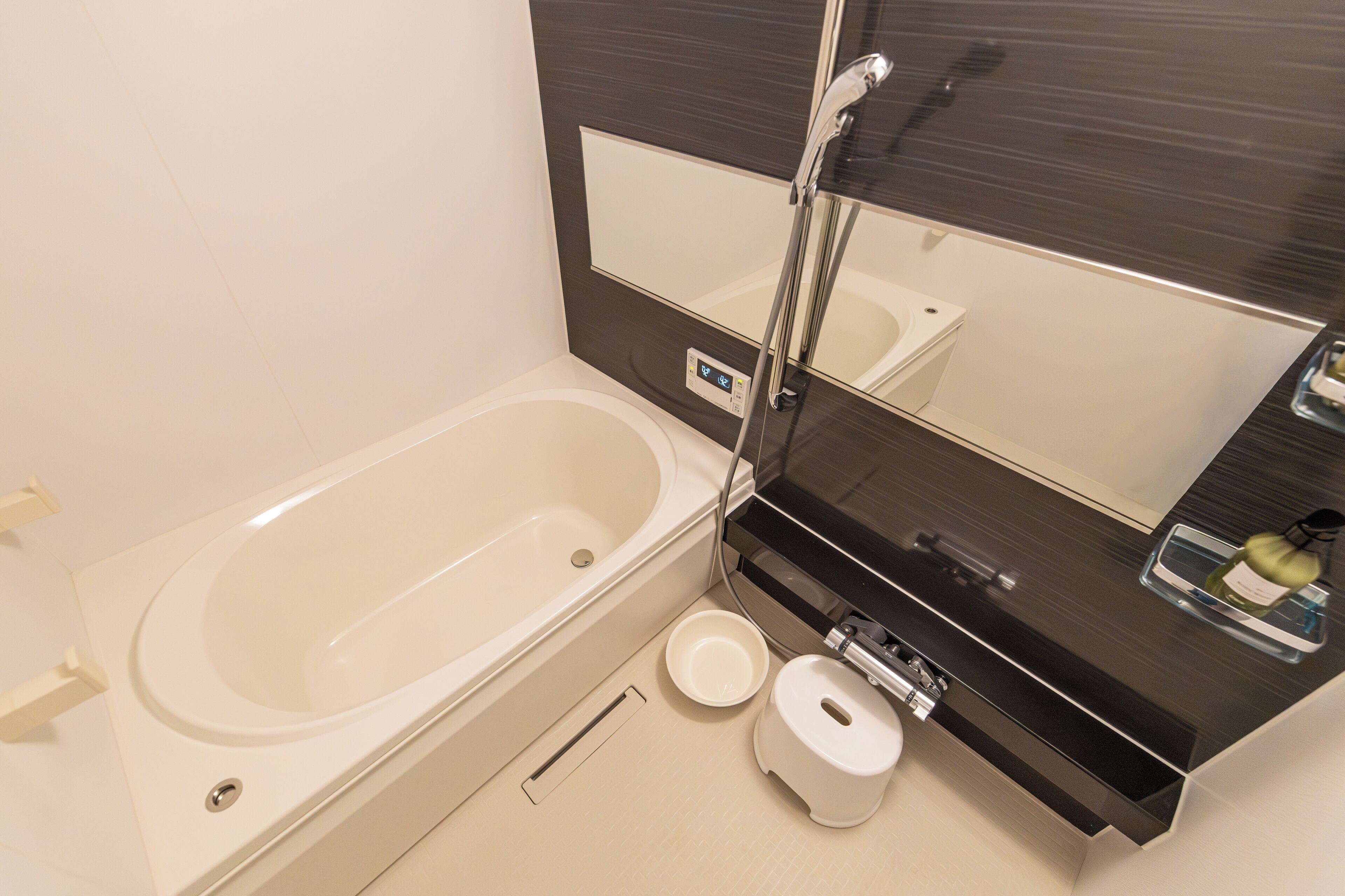 Apartment | Bathroom | Combined shower/tub, hair dryer, slippers, towels