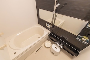 Apartment | Bathroom | Combined shower/tub, hair dryer, slippers, towels - Rela Kashiwaeki Nishi (Kashiwa)