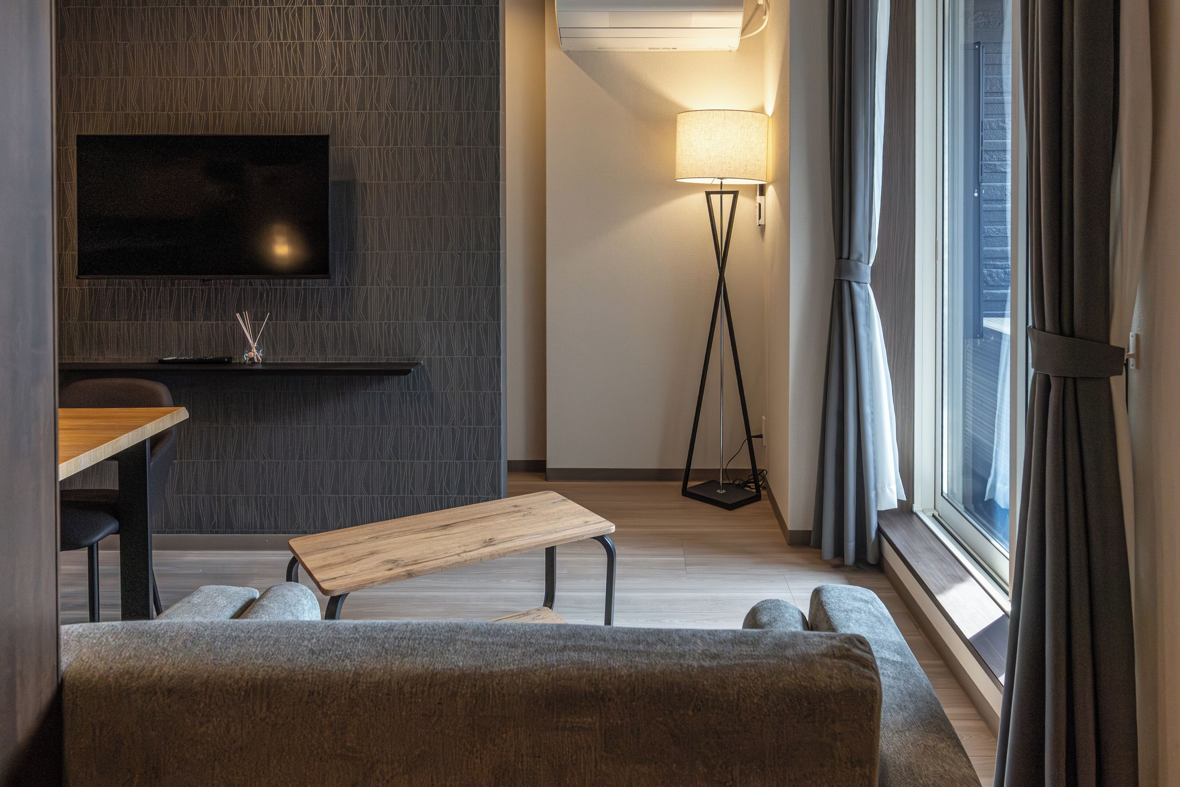 Apartment | Living area | 40-inch flat-screen TV with digital channels, fireplace