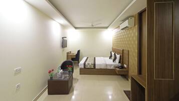 Deluxe Double Room | Soundproofing, iron/ironing board, free WiFi