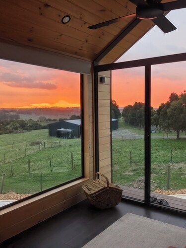 BURRA BRAE TINY HOME FARM STAY - CLYDESDALES & HIGHLANDS