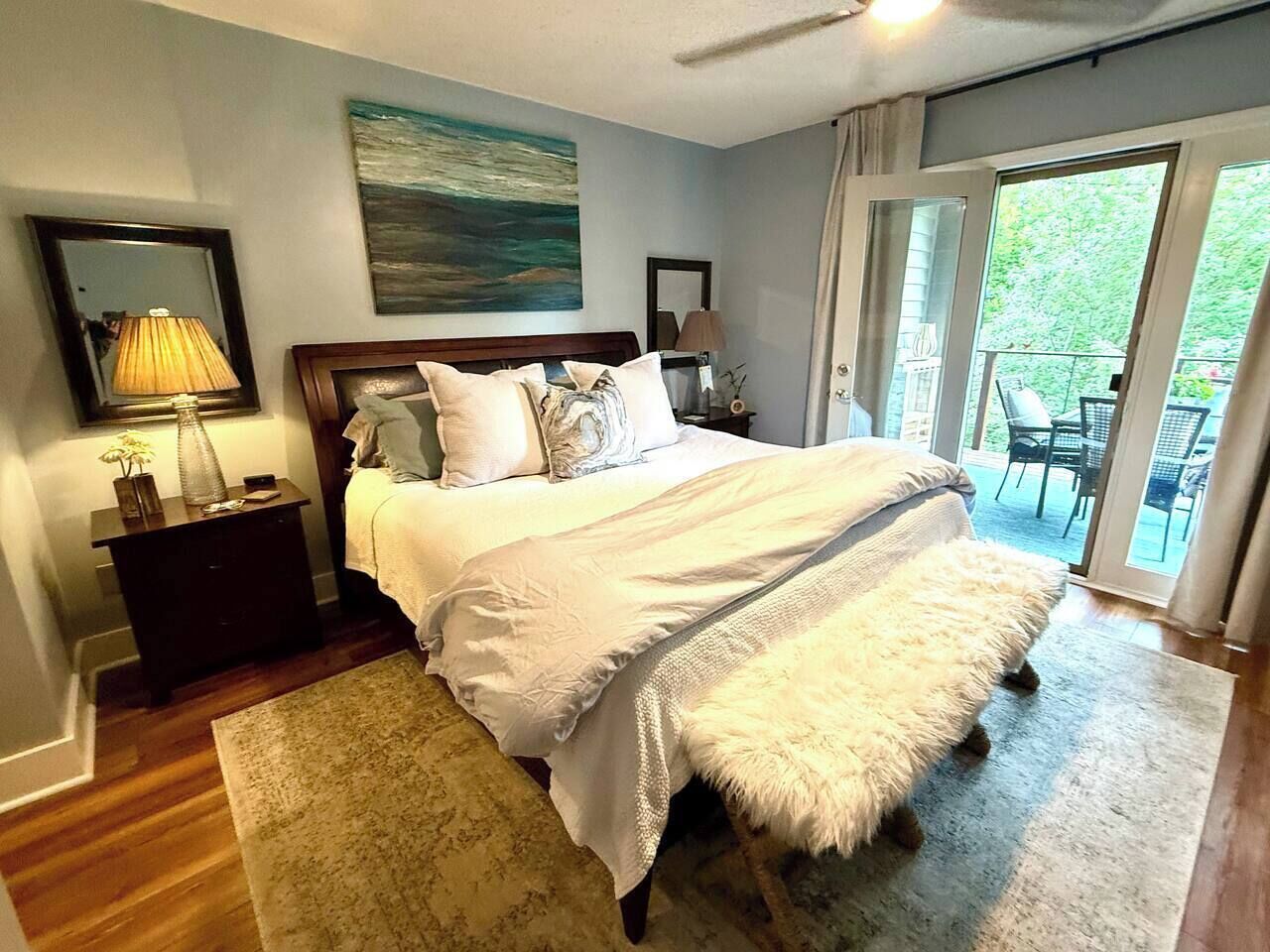 2 bedrooms, desk, iron/ironing board, travel crib