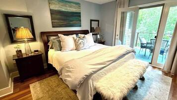 2 bedrooms, desk, iron/ironing board, travel crib