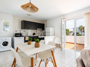 Fridge, microwave, oven, dishwasher - Apartamento FONA by Interhome (Cala Blanca)