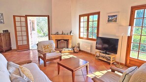 TV, fireplace - Villa for 8 people - Sea view - Private pool - Air conditioning - Wifi - Sainte Maxime -... (STE MAXIME)