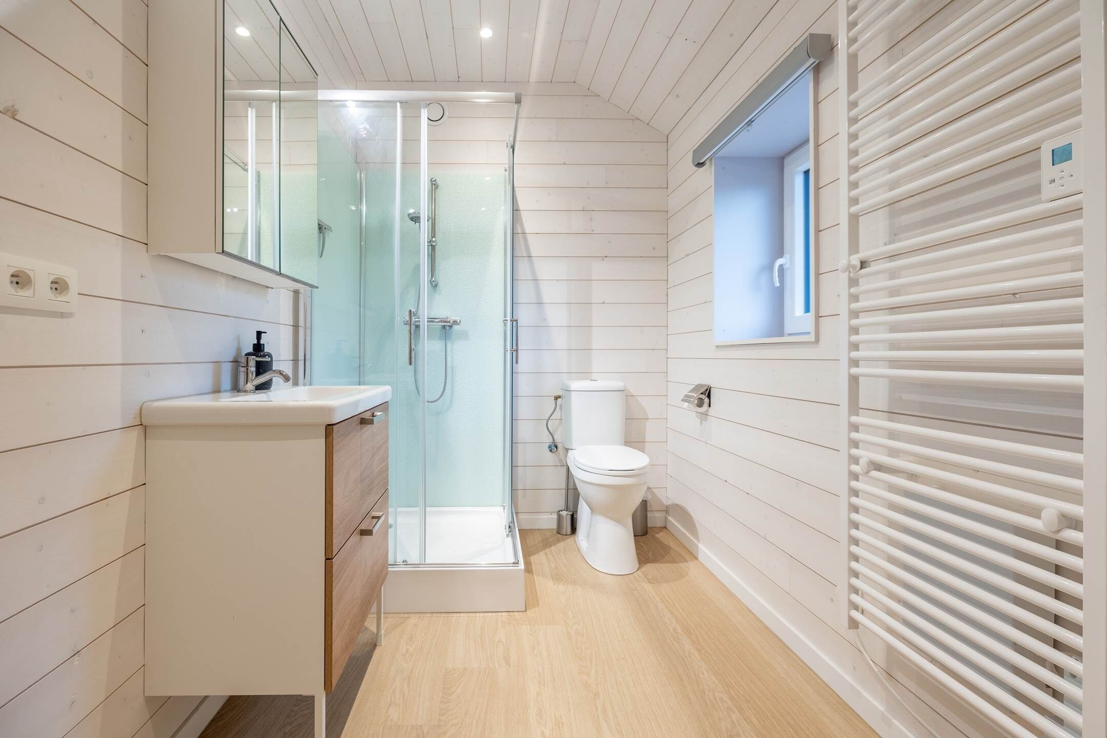 Shower, hair dryer, towels, toilet paper